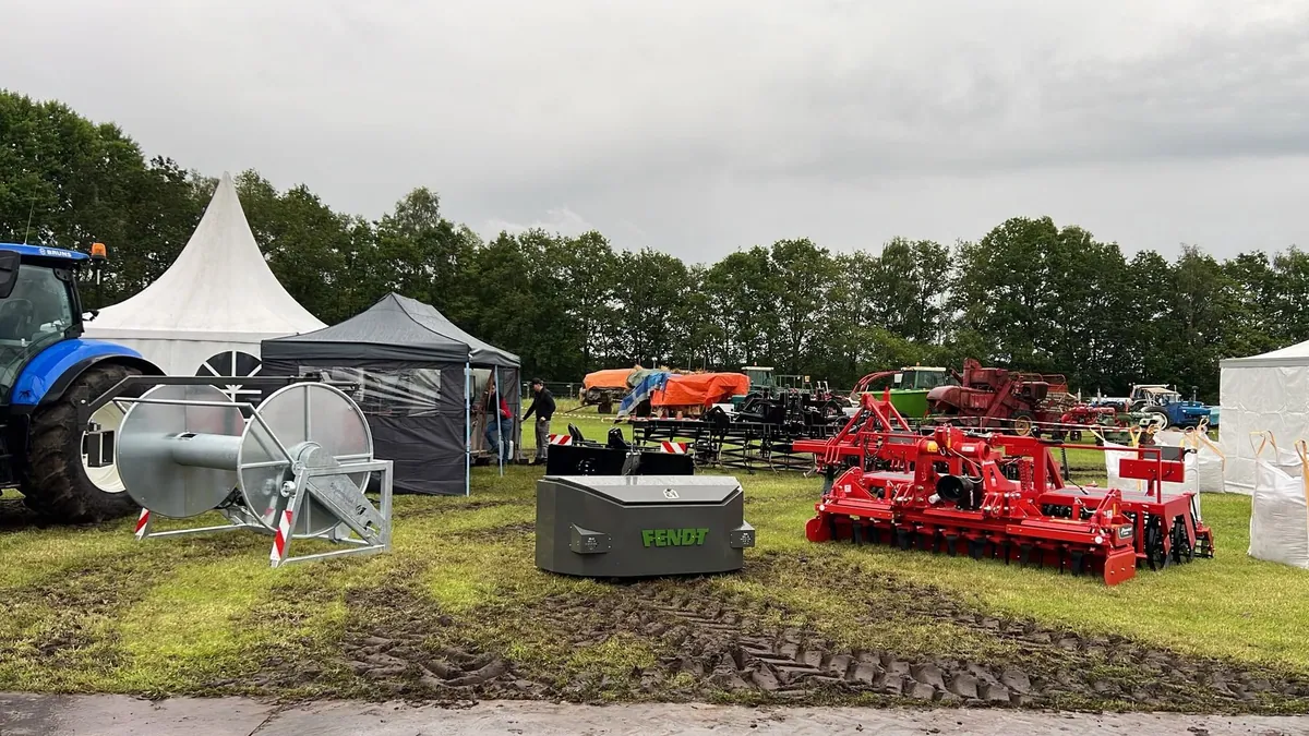 Frontgewicht met Fendt-logo op een landbouwevenement