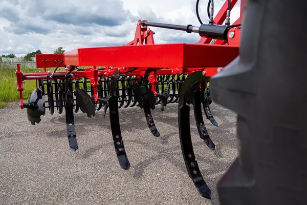 Cultivator met dakringrol