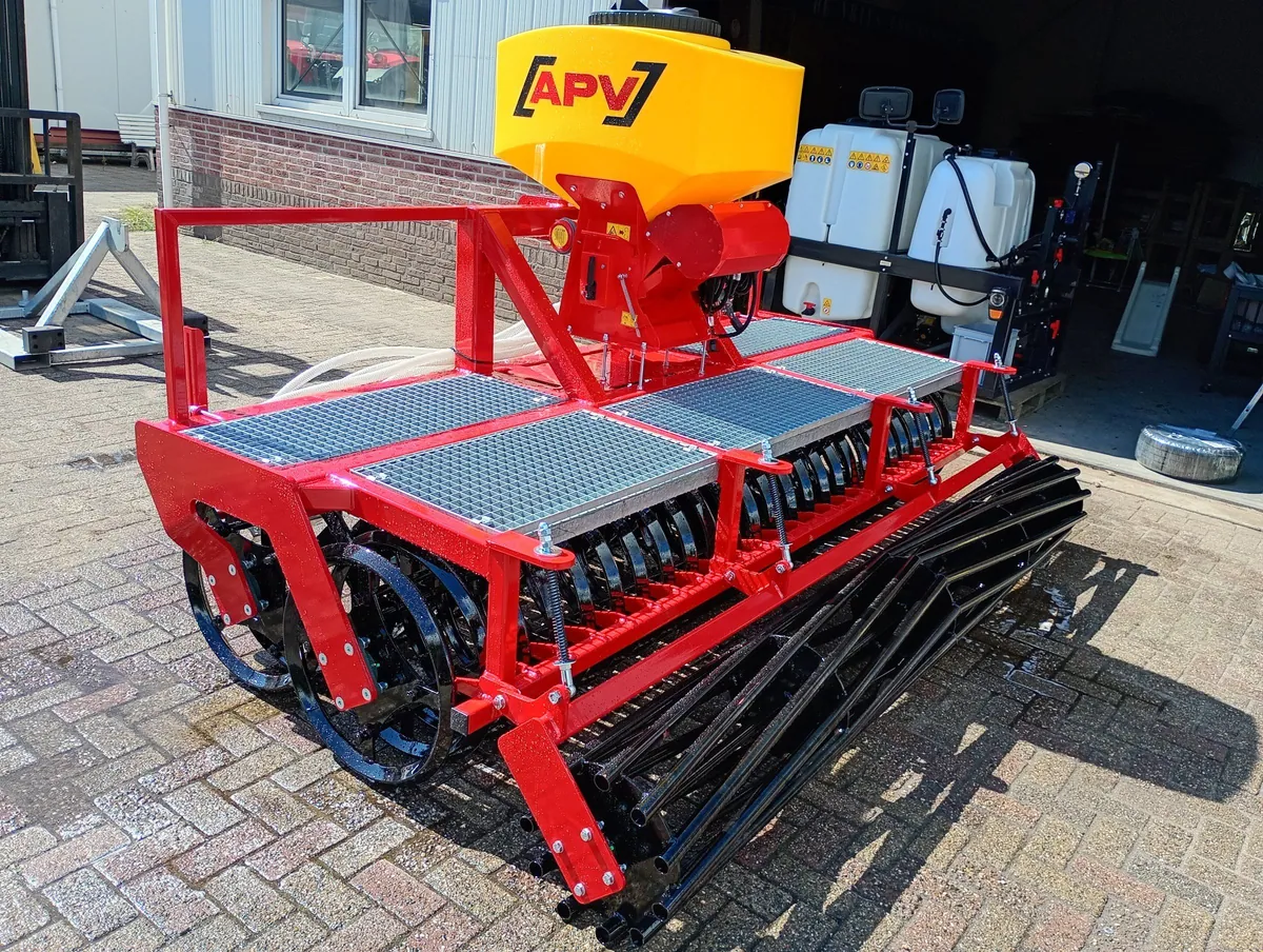 Onze zaaimachine met buizenrol