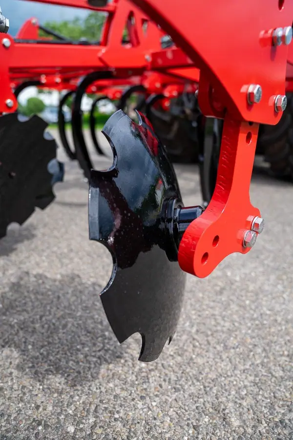 Cultivator met dakringrol